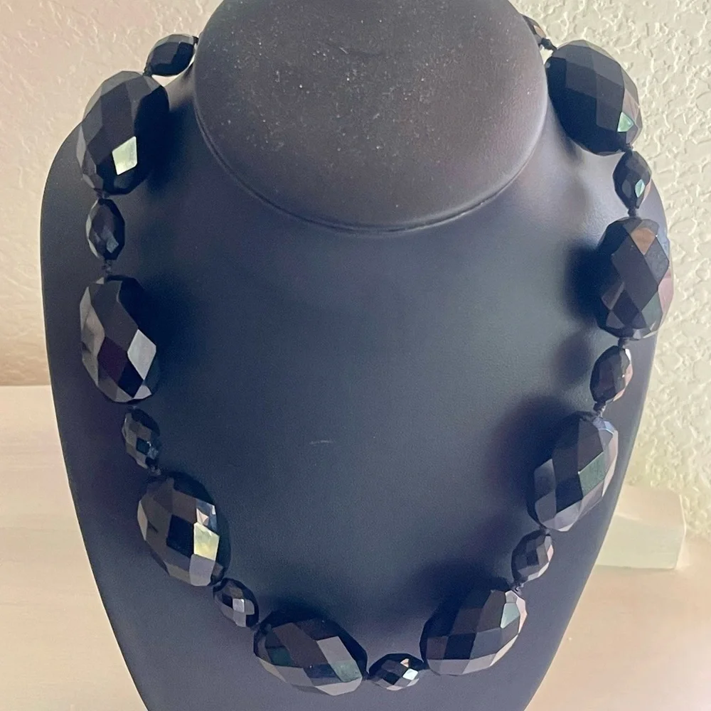 Beautiful Vintage Black Glass Beaded Necklace.